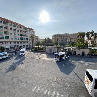 Bus soppressi e nessun avviso in autostazione a Sanremo: la protesta di un lettore contro i disservizi di Riviera Trasporti
