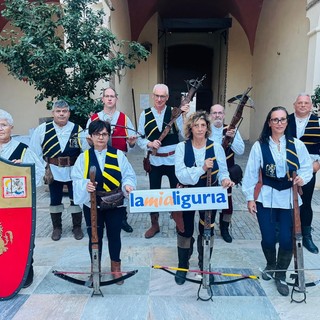 La Compagnia Balestrieri di Ventimiglia a Bastia per "A Notte di a Memoria": Tina Scappatura si aggiudica il titolo di 'Primu Balestreru' (Foto)