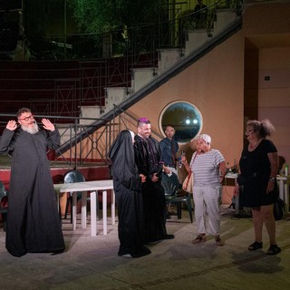 San Biagio della Cima, grande successo per la cena di beneficenza con spettacolo comico “Furto in Cattedrale” (Foto)