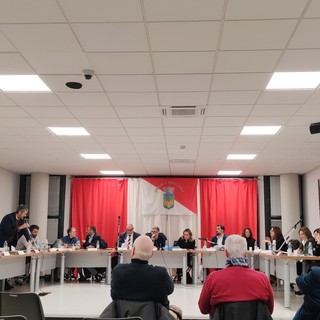 Vallecrosia, Consiglio comunale il 3 giugno: bilancio, urbanistica, imposta di soggiorno e parcheggi all'ordine del giorno