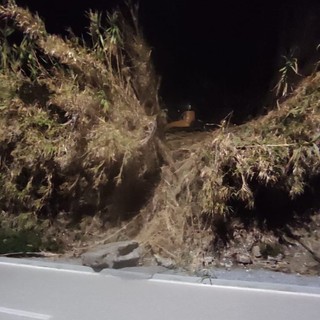 Imperia: crolla un tratto di muro sulla ciclabile all’altezza di Barbarossa, le proteste dei frequentatori