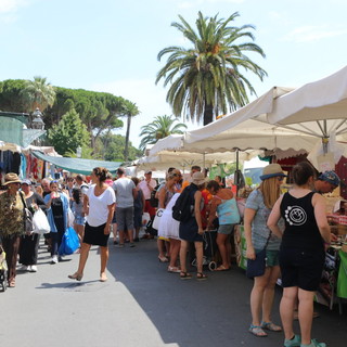 Ventimiglia, venerdì prossimo cambia l'area del mercato: divieto di sosta in Passeggiata Cavallotti