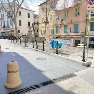 Piazza San Sebastiano, la segnalazione di un lettore: "Dopo cinque mesi ancora nessun intervento"
