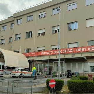 Quarantunenne distrugge il triage del pronto soccorso di Imperia e aggredisce il personale medico