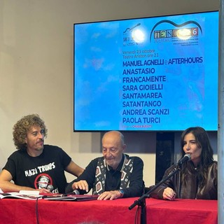 Premio Tenco, Paola Turci canta per i pazienti dell’ospedale di Sanremo e si commuove: “Un uomo piangeva, la musica è una carezza all’anima”