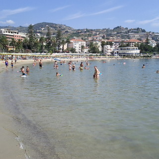 Nuovo divieto di balneazione a Sanremo: stop ai bagni in mare tra il torrente San Francesco ed il Morgana