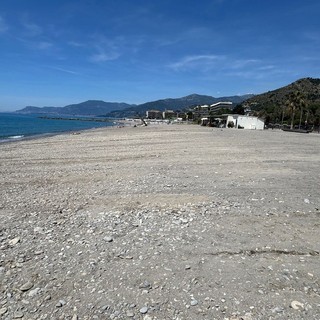 Camporosso si prepara alla stagione estiva, Gibelli: "I lavori di sistemazione della spiaggia libera sono terminati" (Foto)