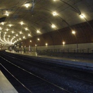 Uomo cade sui binari a Monaco, treni fermi: forti disagi per i frontalieri diretti in Italia