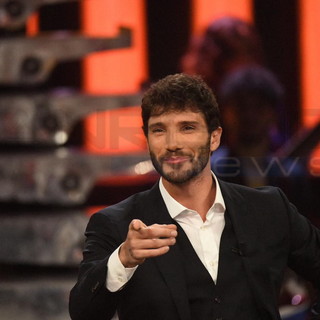 Sanremo Giovani anticipa all’11 dicembre: Stefano De Martino alla guida della serata che svelerà i vincitori