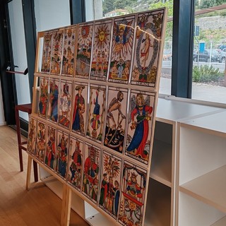 Tarocchi, chiromanzia, numerologia, radiestesia e lettura del caffè: serata olistica a Camporosso (Foto)