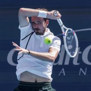 Medvedev eliminato a sorpresa a Winston-Salem: "Forse dovrei lasciare il tennis..."