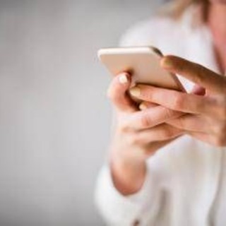 Truffe telefoniche, boom di chiamate in Italia: cosa fare e i prefissi da evitare